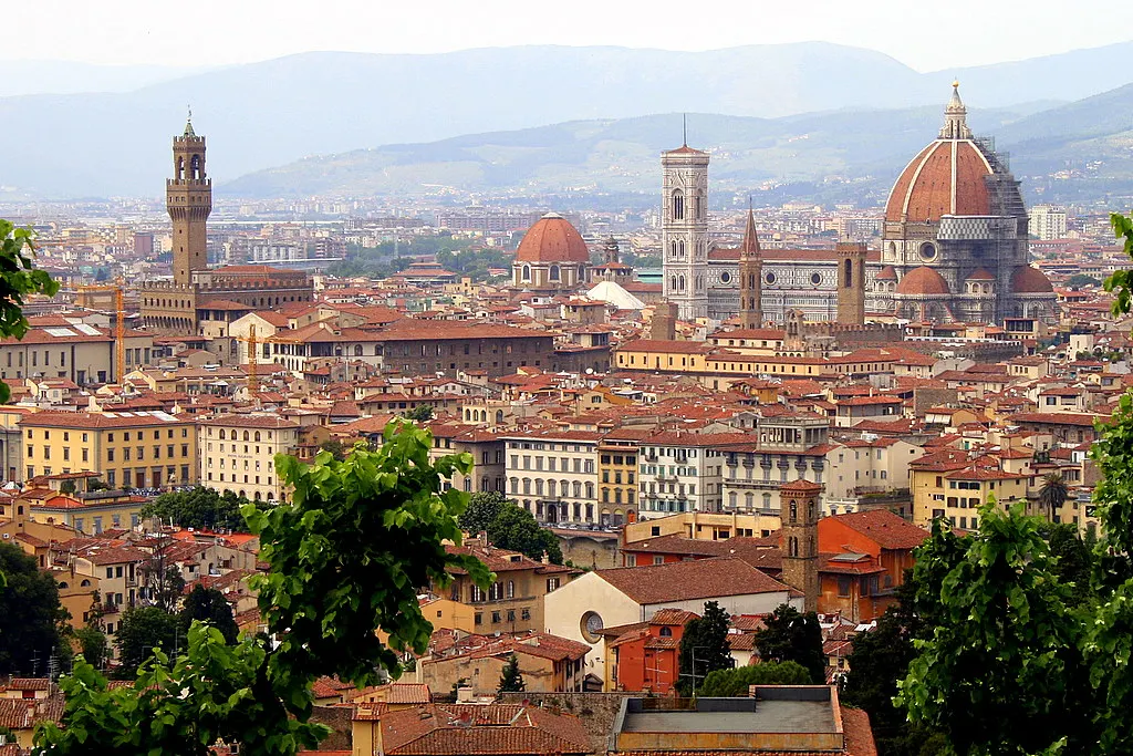 Uitzicht over de daken van Florence met de koepel van de Duomo, de klokkentoren en de Palazzo Vecchio